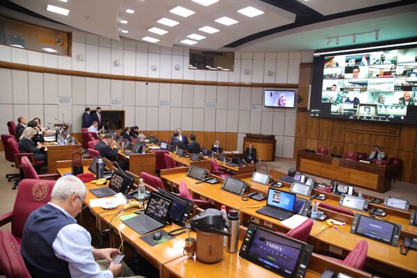 Diario HOY | “Guerra musical” entre colorados y liberales en plena sesión del Senado