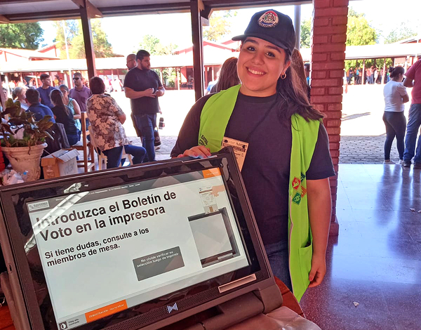 Un total de 290 alumnos dieron soporte durante la jornada electoral en CDE - La Clave