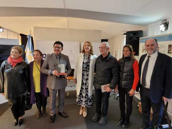 AUGUSTO ROA BASTOS FUE HOMENAJEADO EN LA 47° FERIA INTERNACIONAL DEL LIBRO DE BUENOS AIRES