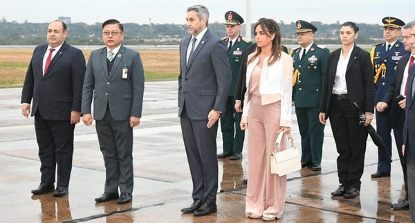 Presidente viajó a Londres para participar de la coronación de Carlos III