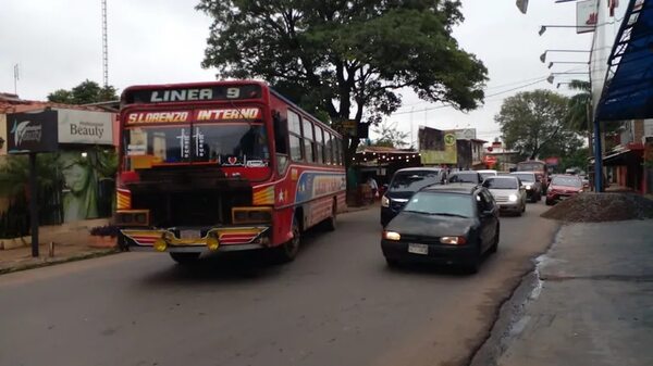 San Lorenzo: bus chatarra se queda sin dirección en plena hora pico - Nacionales - ABC Color