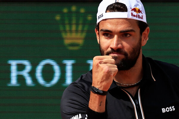 Versus / Novia del tenista Matteo Berrettini fue acusada de lesionarlo por "exceso de cariños"