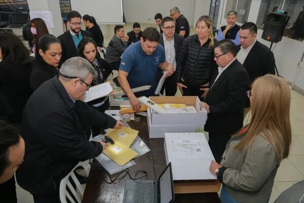 Elecciones 2023: ¿Qué es el “sobre 4″ que pide verificar Efraín Alegre? - Política - ABC Color