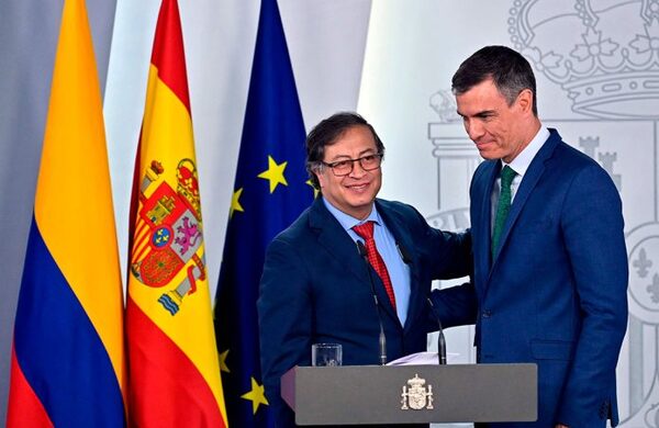 Petro pide a España ayuda para sacar a la guerrilla del ELN de lista europea de «terrorismo» - ADN Digital