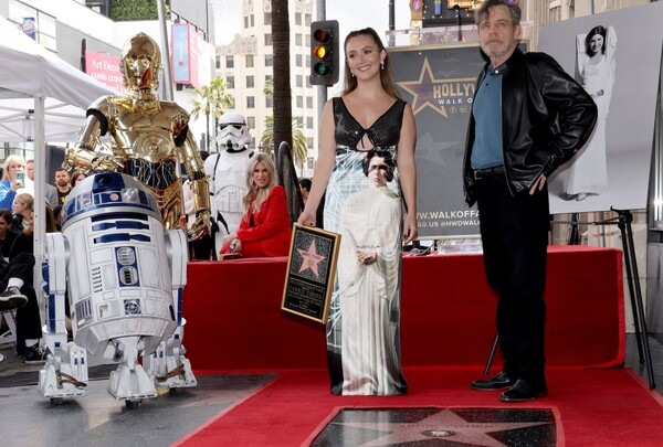 La actriz Carrie Fisher recibió su estrella en el Paseo de la Fama de Hollywood en el Día de Star Wars - Megacadena — Últimas Noticias de Paraguay