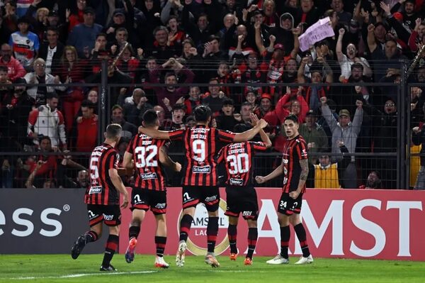 Patronato golea a Melgar en el estreno internacional de su estadio - Fútbol Internacional - ABC Color