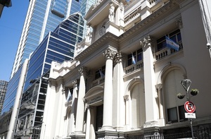 Argentina prohíbe a "fintechs" las operaciones con criptoactivos - MarketData
