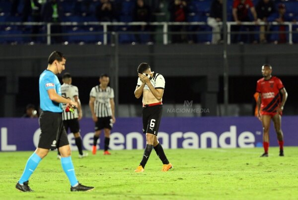 Versus / Otra noche negra para Libertad en la Copa Libertadores