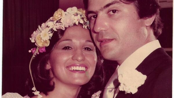 Diana y Santiago demostrando lealtad y unión hace 51 años