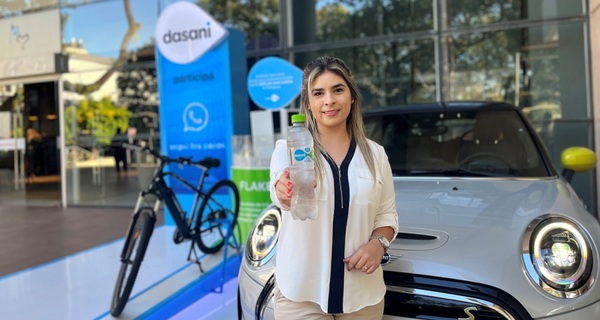 La promoción “Tapas Dasani-Resina reciclada 2023” premió a la ganadora del auto eléctrico