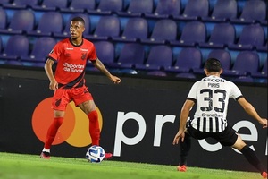 Libertad cae ante Paranaense en el Defensores