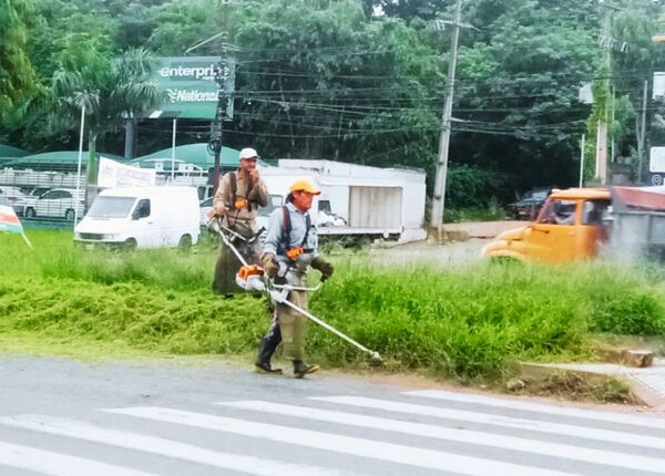Diario HOY | Equipo continúa con las labores de limpieza en zona del Parque Ñu Guasú