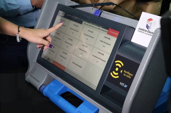 Máquinas de votación debieron tener un control más profundo para garantizar confianza, según experto en ciberseguridad