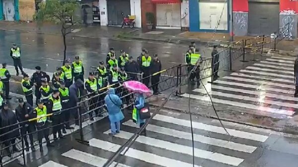 Policía refuerza seguridad en zona del TSJE y se bloquea avenida Eusebio Ayala