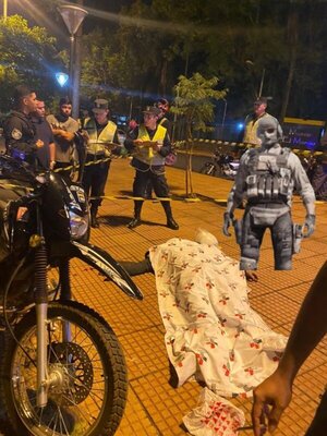 CDE: Motociclista muere al ser chocado por una camioneta, cuyo conductor huyó