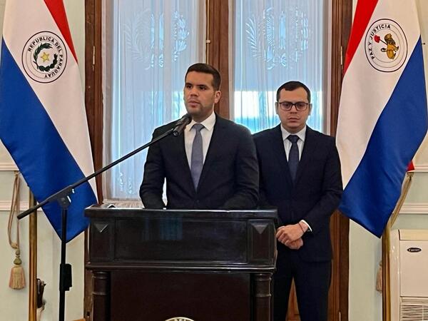 Ejecutivo presenta proyecto de ley para reglamentar la senaduría vitalicia - .::Agencia IP::.
