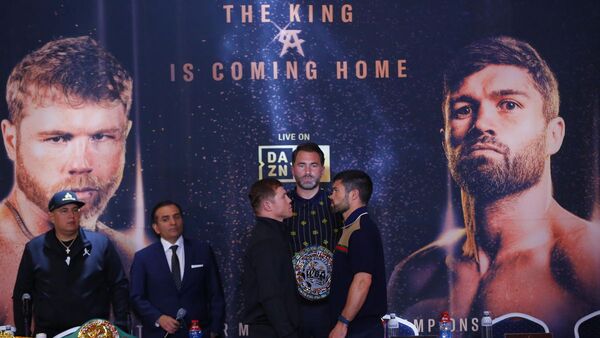 Canelo Álvarez expone sus títulos ante Ryder