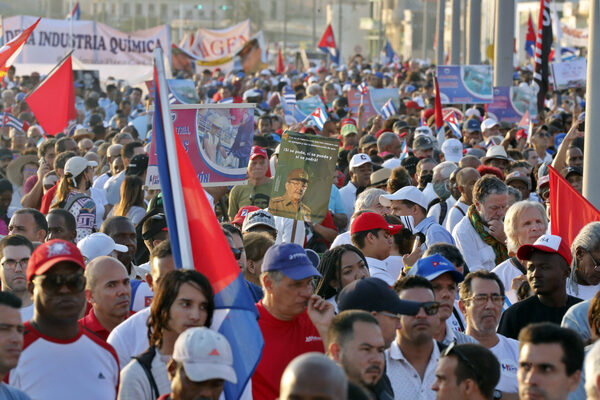 Cuba celebra un primero de mayo atrasado y en versión reducida - MarketData