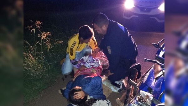 Beba se apuró y la mamá dio a luz en la banquina