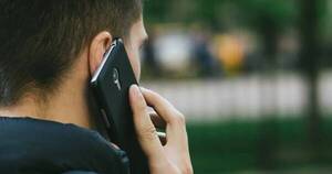 La Nación / Hablar por teléfono durante 30 minutos o más aumenta el riesgo de sufrir hipertensión
