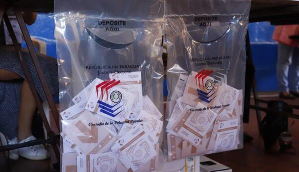Tras reclamos de Efraín Alegre, el TSJE explica el propósito y el destino de los sobres de votación