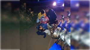 Joven se dirigía al hospital, no aguantó y dio a luz ¡en plena calle!