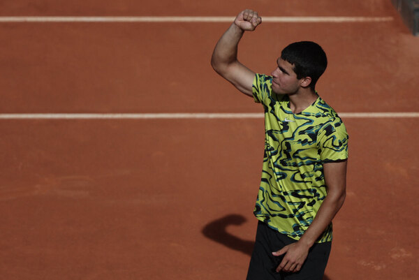 Versus / Alcaraz festeja su 20 cumpleaños avanzando a la final en Madrid