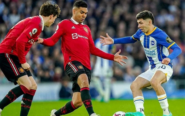 Julio Enciso y la distinción que recibió ante dos de los mejores clubes del mundo