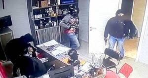 La Nación / Encapuchados asaltan estación de servicios en Minga Guazú