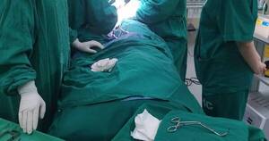 La Nación / Joven de San Pedro recibe trasplante renal y destacan gesto de amor de familiares del donante