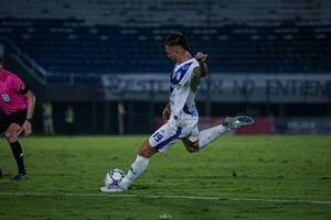 [ENTREVISTA] Aníbal Vega, el delantero con corazón paraguayo y talento brasileño