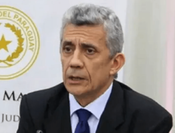 Constitucionalista cuestiona artículo de proyecto de reglamentación de la senaduría vitalicia · Radio Monumental 1080 AM