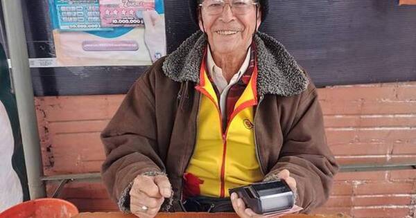 La Nación / Viral: quinielero de buen corazón devolvió celular extraviado