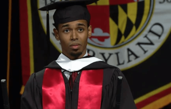 JOVEN QUE TRABAJABA RECOGIENDO BASURA SE GRADUARÁ COMO ABOGADO EN HARVARD