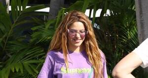 La Nación / Shakira reapareció muy contenta paseando por Miami