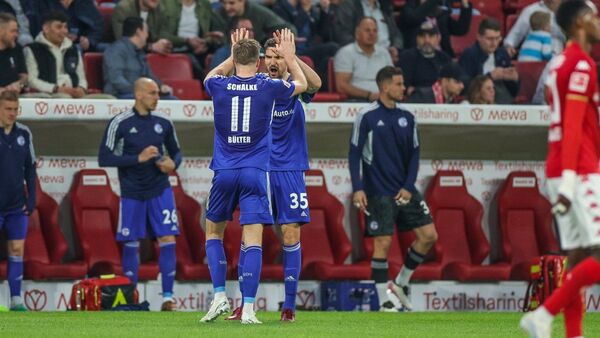 El Schalke 04 escapa de la zona de descenso