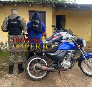 Joven de 19 años cae con una motocicleta robada en el barrio General Díaz - Radio Imperio