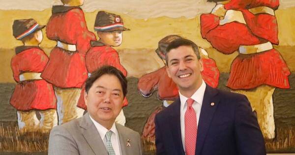 La Nación / Santiago Peña analiza fortalecimiento de relaciones con canciller del Japón