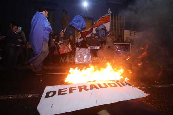 Diario HOY | Liberales piden la renuncia y expulsión de Efraín Alegre