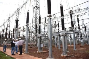 ANDE puso en servicio nueva línea de transmisión de 220 kV, doble terna - Economía - ABC Color