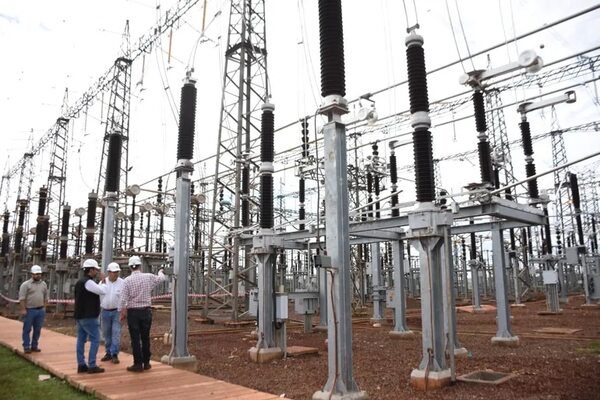 ANDE puso en servicio nueva línea de transmisión de 220 kV, doble terna - Economía - ABC Color