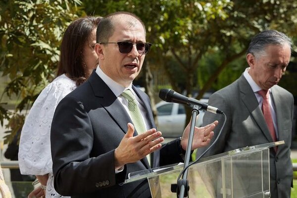 La familia del fiscal general de Colombia saldrá del país tras una polémica con Petro