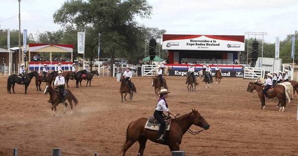 La Nación / Muchas visitas en Expo Rodeo Neuland