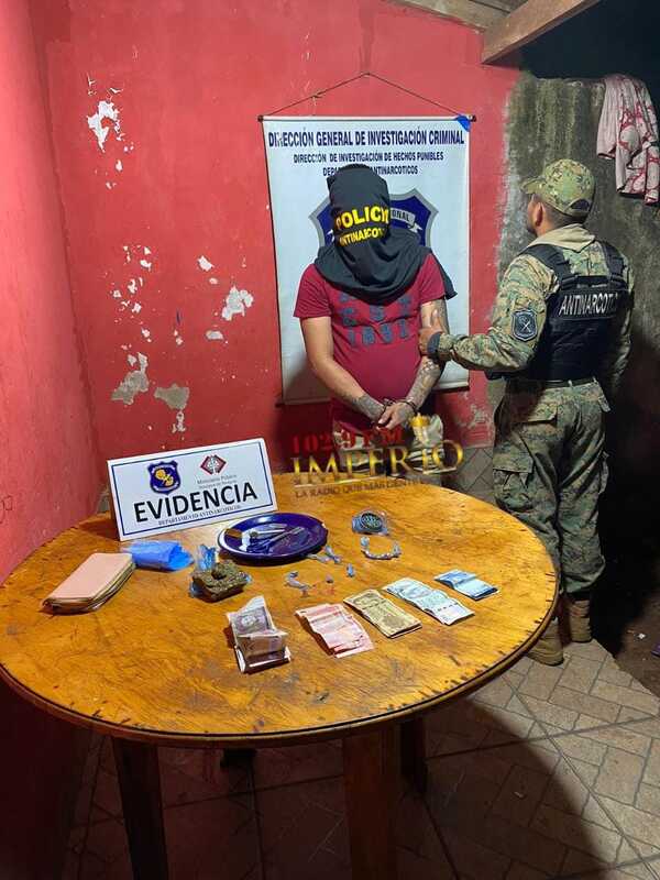 Antinarcóticos allanó vivienda en la fracción San José y detuvieron a un joven con drogas - Radio Imperio