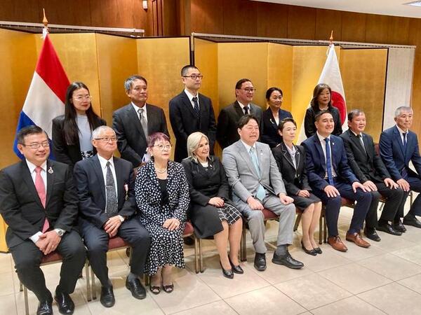 Ameno encuentro entre el ministro Hayashi y la comunidad nikkei en Paraguay - .::Agencia IP::.