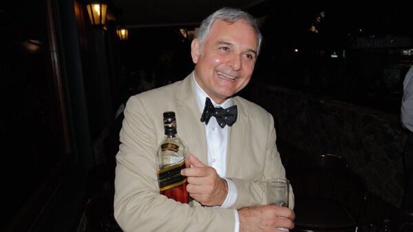 ¿Pasadito de copas? Embajador fue cañeado