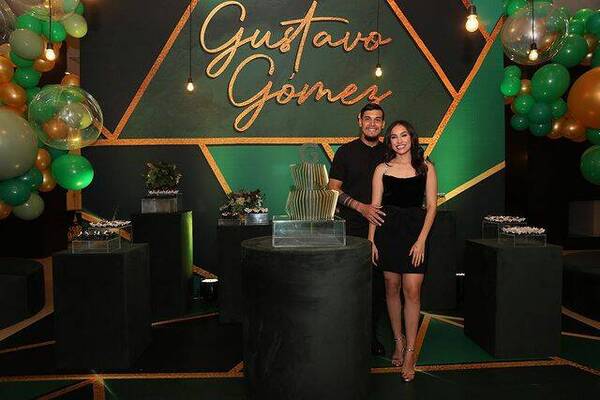 [VIDEO] Así festejó Gustavo Gómez sus 30 años