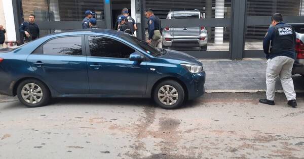 La Nación / La Policía allanó un departamento por supuesta estafa por G. 1000 millones