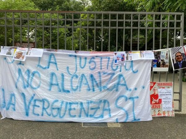 Así muestran a los deudores de prestación alimentaria frente al Poder Judicial - Nacionales - ABC Color