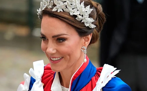 El homenaje de la princesa Kate a Diana de Gales durante la coronación de Carlos III